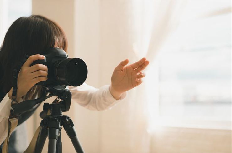 指示を出すスタッフ